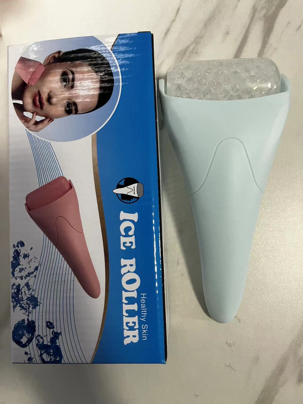 Rouleau de massage pour le visage avec billes de froid