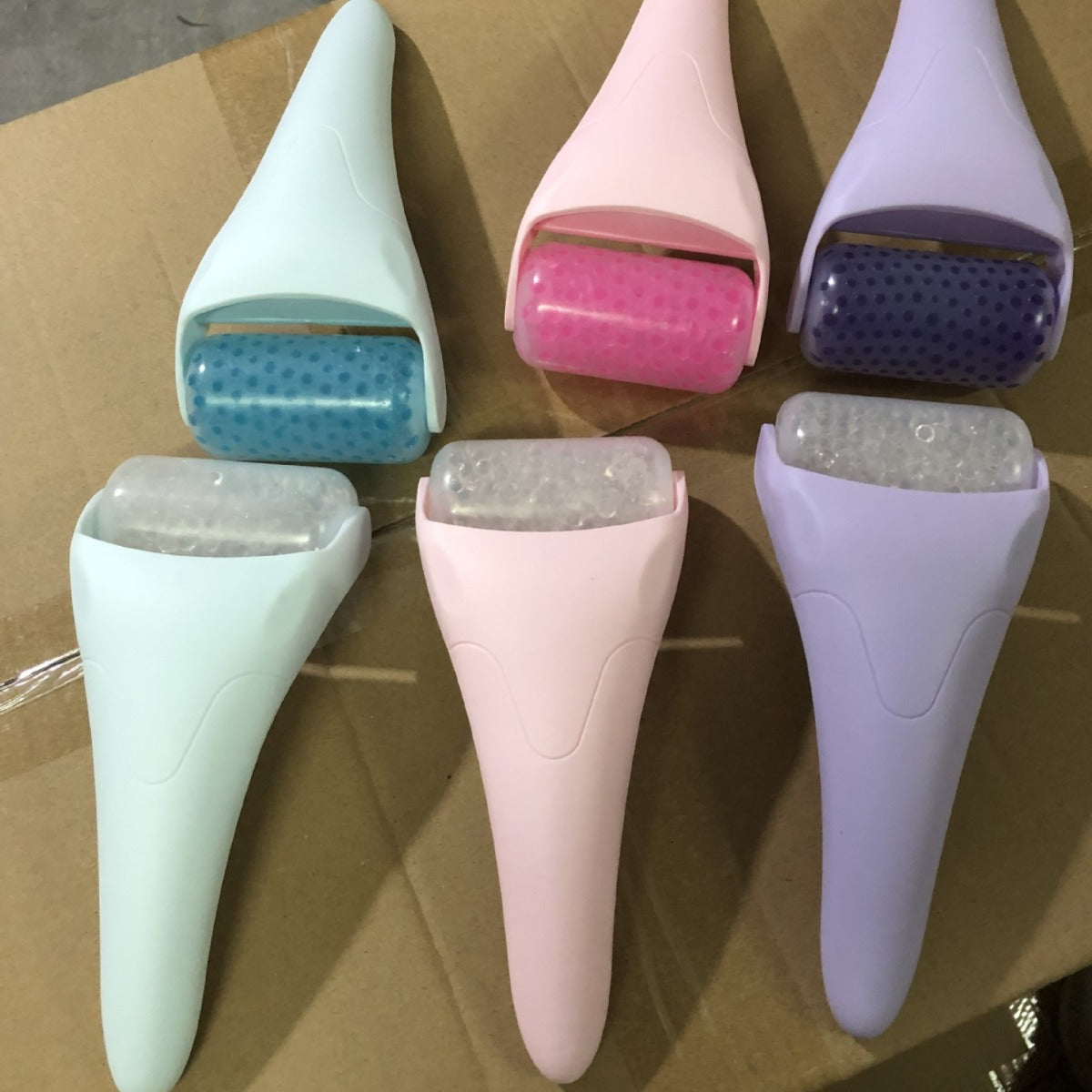 Rouleau de massage pour le visage avec billes de froid