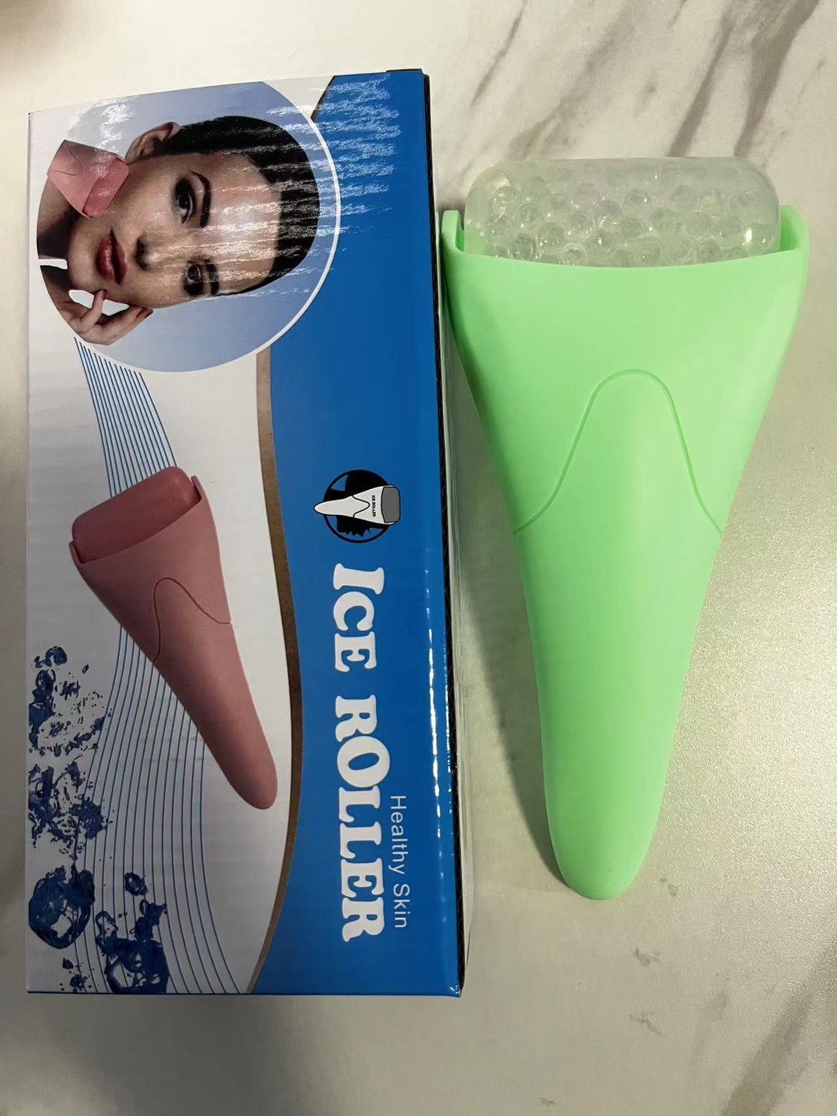 Rouleau de massage pour le visage avec billes de froid