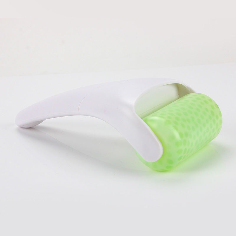 Rouleau de massage pour le visage avec billes de froid
